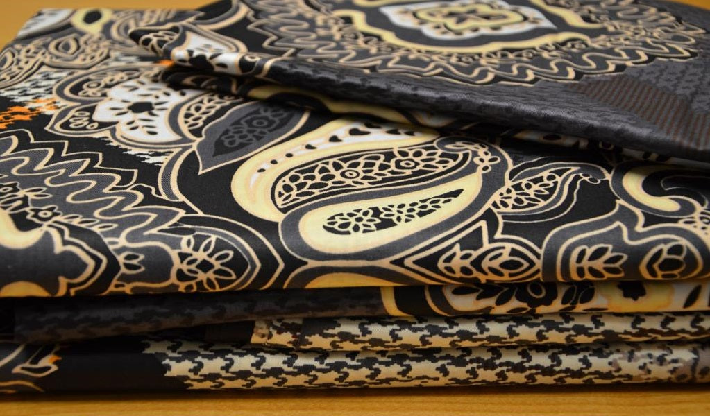 Paisley 3 Piece Luxury 100% Cotton Bedding Set: Duvet Cover and Pillowcases (Black)